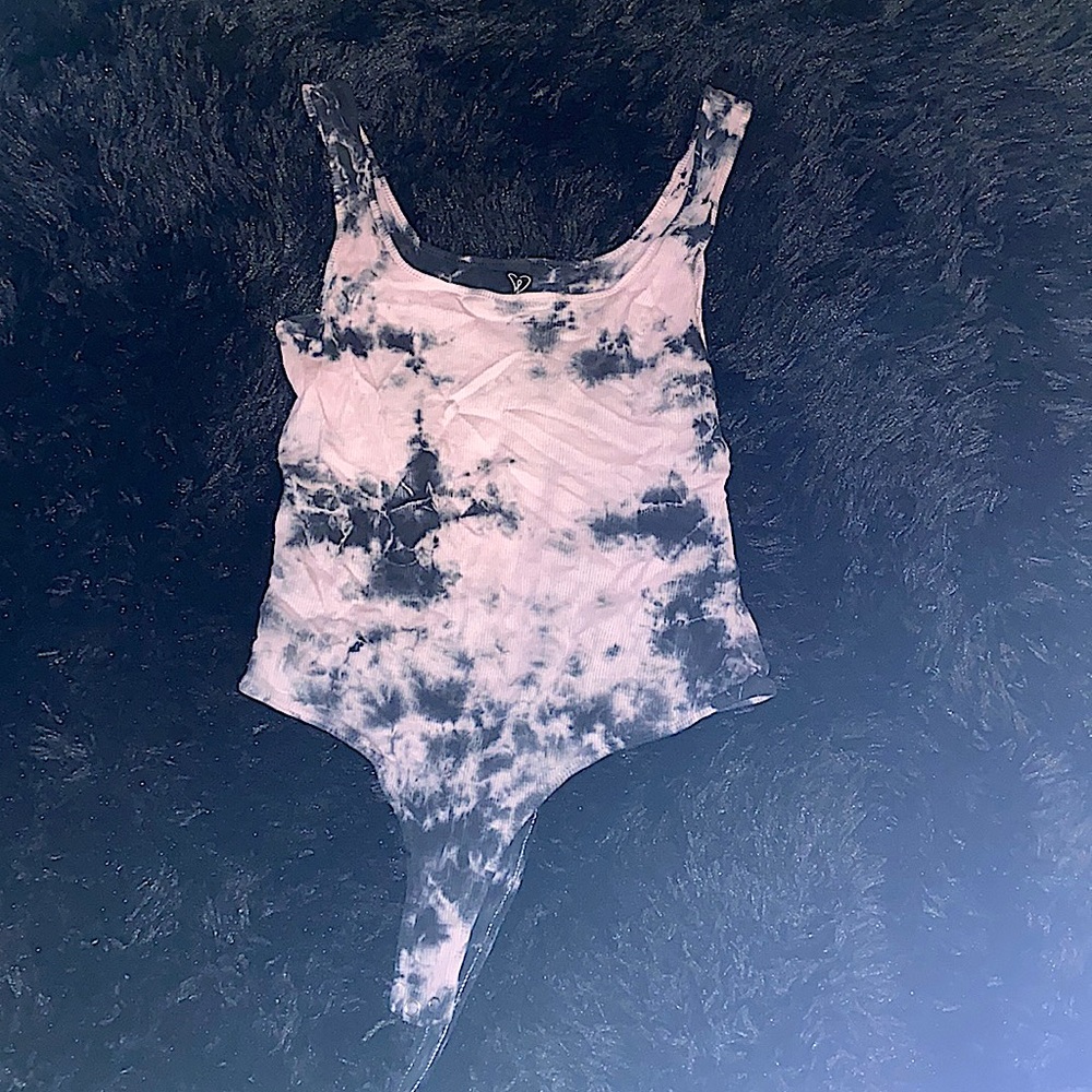 LIGHT PINK AND BLACK BLUE DYE SHIRT 💓